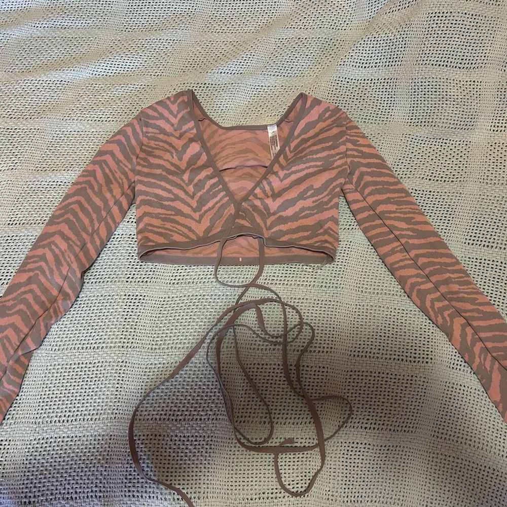 Long sleeve crop top